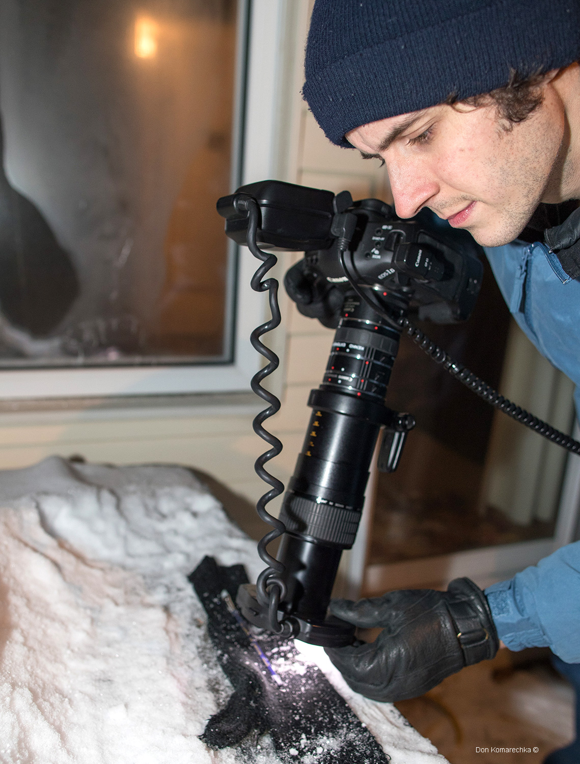 Photographing snow crystals with a Canon MP-E-65mm Macro lens Don Komarechka ©