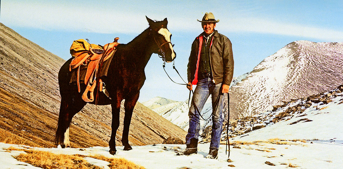 Park Wardens Hälle Flygare with Flip and Gordon Antoniuk with Cactus over Rogers Pass