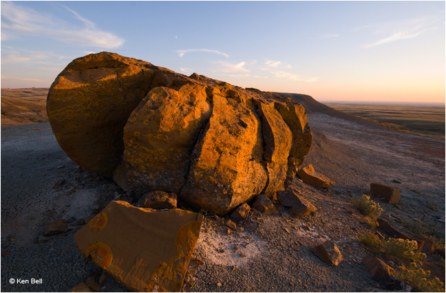 Concretion at Red Rock Coulee in evening light by Ken Bell ©