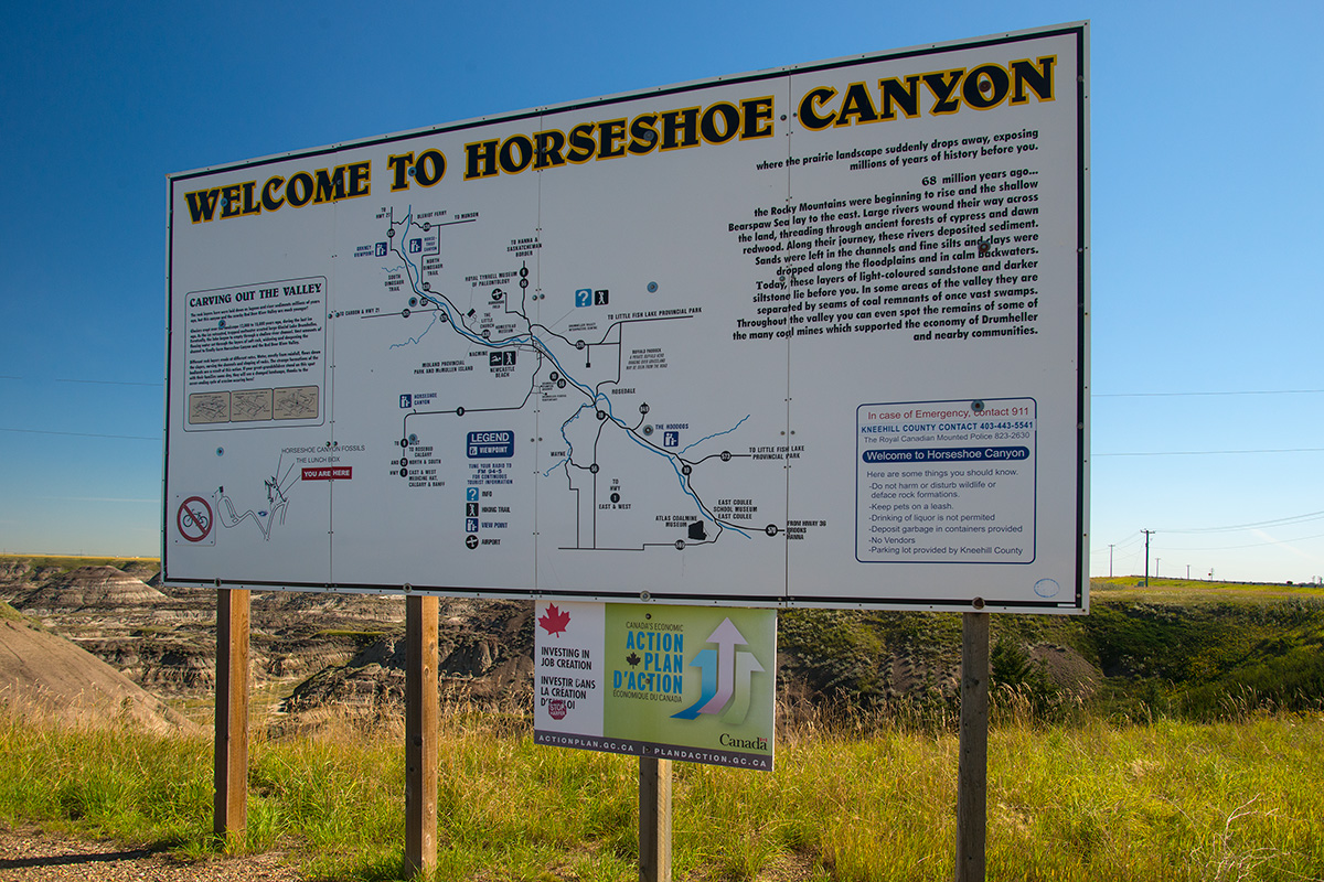 Horseshoe Canyon sign Alberta by Robert Berdan ©