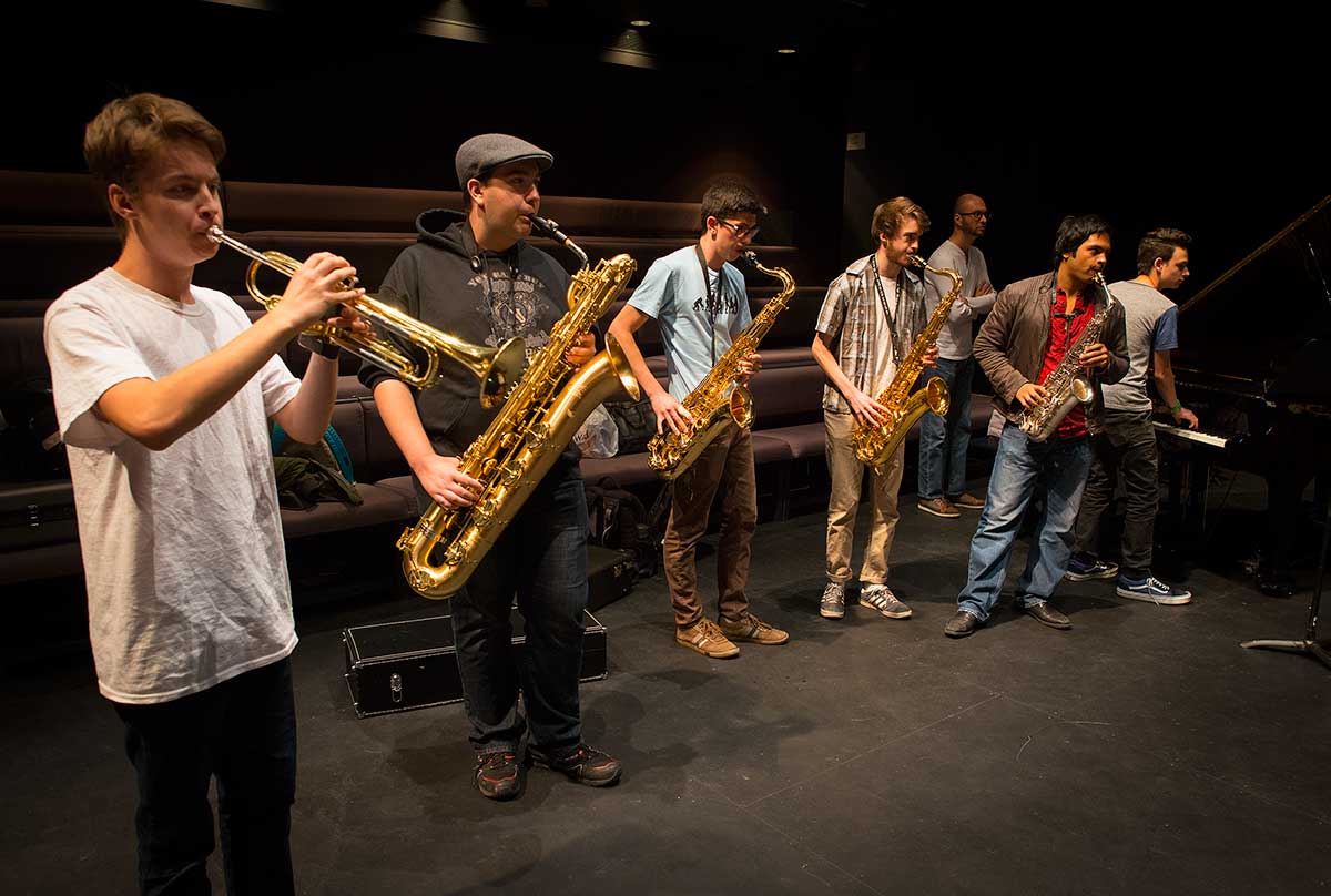 Students at the Jazz workshop by Robert Berdan ©