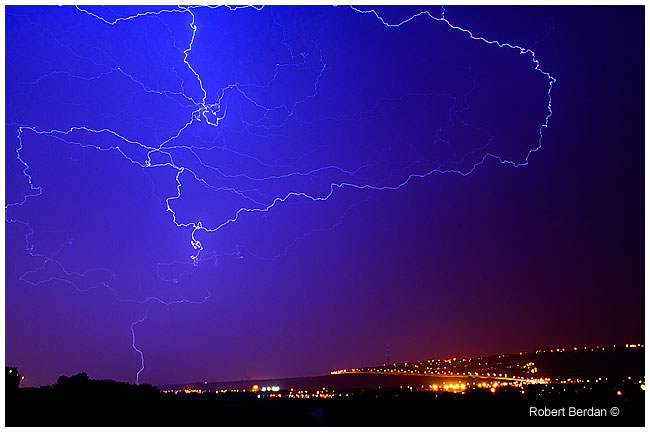 Photograph of lightening in Calgary by Robert Berdan ©